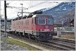 Re 620 025-7  Oensingen  erreicht Buchs SG mit einem Güterzug ab RBl.