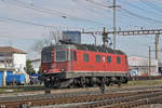 Re 620 027-3 durchfährt solo den Bahnhof Pratteln.