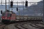 Re 620 007-5  Wattwil  zieht eine Aushubzug vom Gubristtunnel am 17.03.2018 durch Brugg zum Zielbahnhof Wildegg.