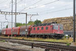 Re 620 041-4 durchfährt den Bahnhof Pratteln.