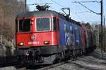 Re 620 086-9  Hochdorf  zieht am Nachmittag des 08.02.2019 einen Güterzug bei Schinznach-Dorf in Richtung Basel.