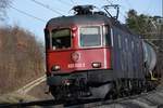 Re 620 023-2  Rupperswil  zieht am Nachmittag des 08.02.2019 einen Güterzug bei Schinznach-Dorf in Richtung Basel.