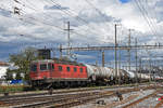 Re 620 028-1 durchfährt den Bahnhof Pratteln.