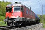 Re 620 031-5  Dulliken  zieht am 09.05.2019 bei Schinznach-Dorf einen Kesselzug in Richtung Basel.