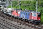 Re 620 023-2  Rupperswil  zusammen mit Re 4/4 III 11352 (ex Südostbahn) vor einem Güterzug kurz nach Othmarsingen am Abend des 15.07.2019.