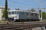 Re 620 003-4 von Railadventure (ex SBB) durchfährt den Bahnhof Pratteln.