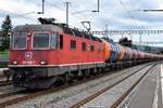 620 049-7  Aarberg  ist mit einem Kesselzug unterwegs und durchfährt am 21.08.2019 den Bahnhof Rupperswil.