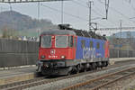 Re 620 079-4 durchfährt den Bahnhof Gelterkinden.