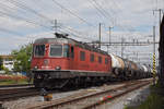 Re 620 028-1 durchfährt den Bahnhof Pratteln.