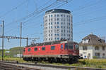 Re 620 045-5 durchfährt solo den Bahnhof Pratteln.