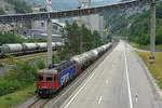 Re 620 060-4  TAVANNES  vor passender Kulisse in Reuchenette-Péry auf der Fahrt in Richtung Biel am 14.