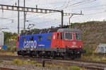 Re 620 076-0 durchfährt solo den Bahnhof Pratteln.