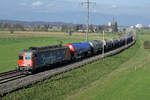 Die Re 620 009-1  Uzwil  mit einem Kesselwagenzug  bei Bollodingen am 12.