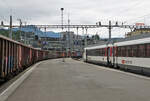 Güterverkehr im Personenbahnhof Luzern.
Impressionen vom 5. Juli 2021 mit der Re 420 327-9 und der Re 620 032-9  Däniken .
Re 620 032-9  Däniken  anlässlich der Bahnhofsausfahrt nach Chiasso.
Foto: Walter Ruetsch