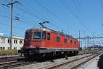 Re 620 050-5 durchfährt solo den Bahnhof Pratteln.