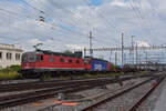 Doppeltraktion, mit den Loks 620 025-7 und 620 035-6 durchfährt den Bahnhof Pratteln.