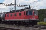 Re 620 084-4 durchfährt den Bahnhof Pratteln.