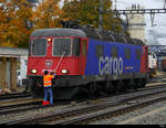 SBB - Re 6/6  620 074-5 bei Scheibenreinigung im Bhf.