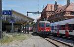 Die SBB Re 6/6 11688 (Re 620 088-5)  Linthal  war mit dem  Spaghetti -Zug von Domodossola II in Vallorbe angekommen und rangiert nun für die  Übernahme  des Gegenzugs.