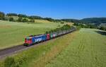 Re 620 075 mit einem Stahlzug am 07.06.2023 bei Hornussen.