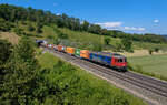 Re 620 062 mit einem Containerzug am 07.06.2023 bei Villnachern.