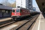 Re 6/6 11685 durchfhrt am 15.4.09 den Bahnhof Zrich Altstetten.