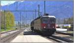 Re 6/6 11656  Aarburg-Oftringen  fhrt durch Felsberg auf dem Weg zu den Ems Werken.