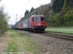 SBB Cargo Re 620 055-4 und Re 420 mit einem HUPAC Zug am 19 April 2003 zwischen Schaffhausen und Thayngen