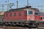 Re 6/6 mit der Betriebsnummer 11630  fährt am Badischen Bahnhof in Basel ein.