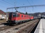 SBB - Re 6/6  11672 mit Re 4/4  11349 vor Güterzug im Bahnhof Burgdorf am 16.03.2014