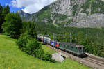 Re 620 063 und eine Re 420 mit einem KLV am 15.06.2017 bei Kandersteg.