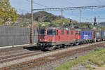 Re 10/10, mit den Loks 420 296-6 und 620 069-5 durchfahren den Bahnhof Gelterkinden.