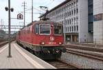 Re 4/4 II 11318 (420 318-8) und Re 6/6 116?? (620 ???) SBB durchfahren den Bahnhof Olten (CH) in nördlicher Richtung.