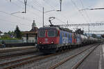 Doppeltraktion, mit den Loks 620 068-7 und 420 241-2 durchfährt den Bahnhof Rupperswil.