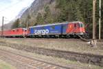 SBB Re 620 087-7 und Re 4/4 II 11185 bei Erstfeld, am 8.3.08.