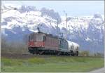 Re 6/6 11614 und eine Re 4/4 II mit zwei Zementwagen auf dem Weg nach Untervaz.