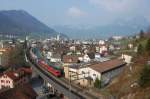 Re 10/10 und eine Re 474 am 04.04.2009 mit einem Getreidezug in Brunnen.