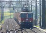 SBB - Re 4/4 11287 und Re 6/6 vor einem Gterzug unterwegs bei Zollikofen am 01.05.2009