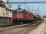 Re 10/10-Packet mit Silowagen am 23.05.2009 bei Pratteln.