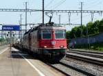 SBB - Re 4/4  11264 und Re 6/6 mit Gterzug bei der durchfahrt im Bahnhof Wohlen am 23.05.2011