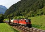 Eine Re 10/10 mit einem Gterzug am 29.08.2012 unterwegs zwischen Erstfeld und Amsteg-Silenen.