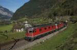 Re 6/6 11671 und Re 4/4 II 11348 verlassen am 20.10.2012 Erstfeld.