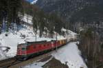 Re 6/6 11673 und Re 4/4 II 11333 ziehen am 03.02.2013 einen Containerzug von Wassen Richtung Gschenen.