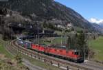 11673 und 11345 mit einem KLV Zug bei Wassen 9.4.15