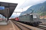 Die noch grüne und mit runden Lampen versehene Re 6/6 11646  Bussigny  wartet zusammen mit der Re 4/4 III 11351 und einem Holcim-Kieszug im Bahnhof Erstfeld auf die Weiterfahrt in Richtung