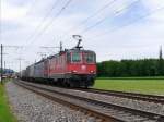 SBB - Re 4/4 11328 mit Re 6/6 620 086-9 mit Güterzug unterwegs bei Uttigen am 14.05.2015 