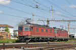 Re 10/10, mit den Loks 11676 und 11336, durchfahren den Bahnhof Pratteln.