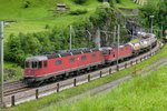 Re 6/6 11666 mit einer Re 4/4 in der Wattingerkurve am 29.5.2016.