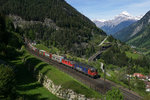 Re 620 065-3 und Re 4/4 II 11335 befinden sich am 21.05.2016 auf der dritten Ebene bei Wassen.