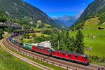 Re 11676  Zurzach  und die Re 420 342-8 donnern in Wassen mit einem KLV Zug den Gotthard hinauf.Bild vom 19.7.2016